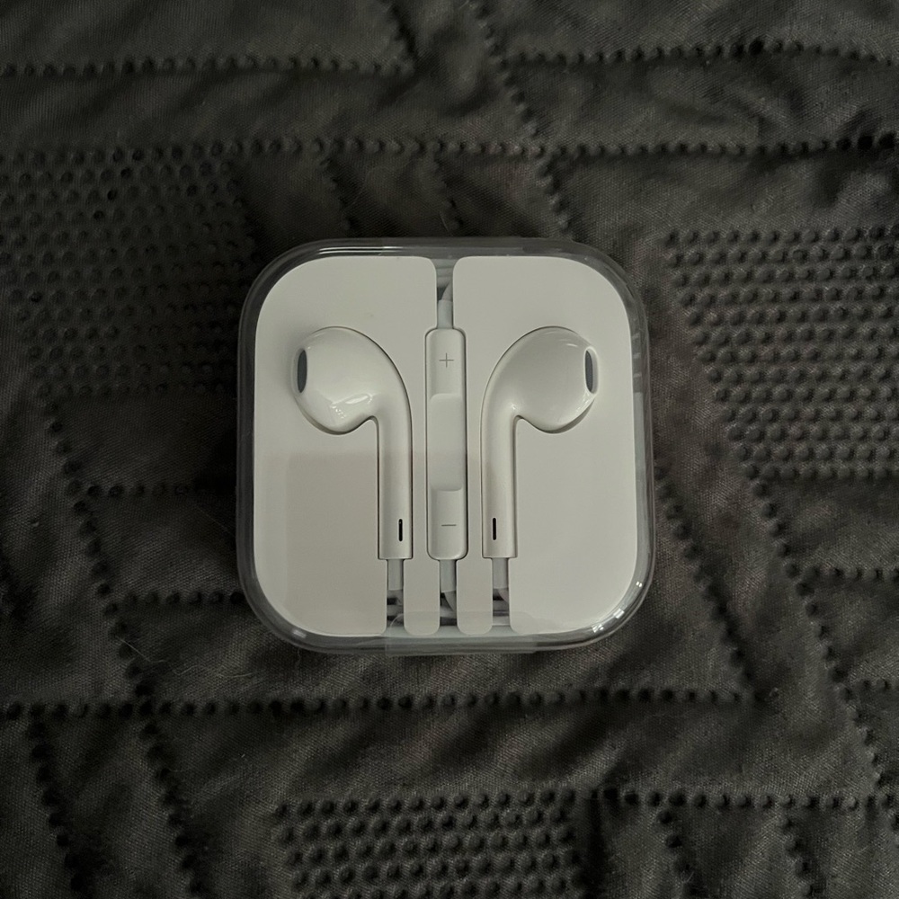 Apple White EarPods with Case